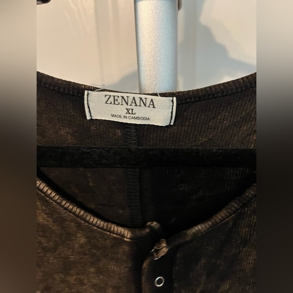 Zenana Brown Acid Wash Sleeveless Top - Picture 2 of 4